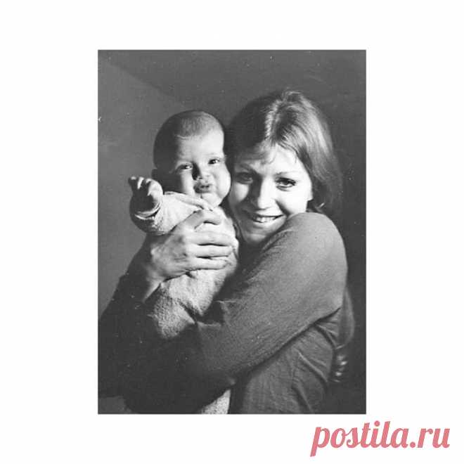 Как выглядит 45-летний сын Анны Герман, который унаследовал ее музыкальный талант | Femmie