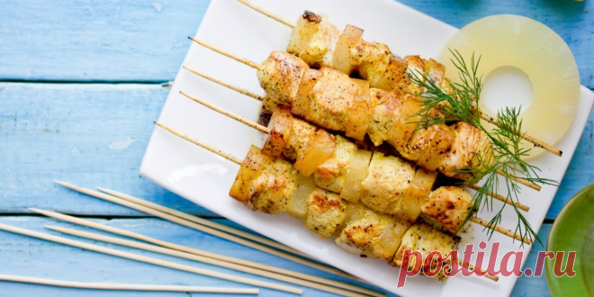 Шашлык из курицы с ананасами в духовке: рецепт - Лайфхакер