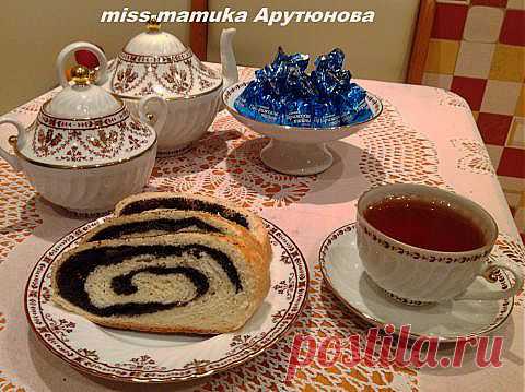 Рулеты из дрожжевого теста с маковой и ореховой начинкой. .