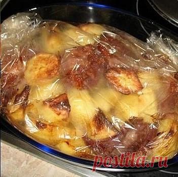 МЯСО С КАРТОФЕЛЕМ В РУКАВЕ

Вкусный рецепт на каждый день. Готовится очень просто, и подготовка продуктов занимает минимум времени. 
Мясо, приготовленное по этому рецепту, получается очень мягким и сочным, а картофель - ароматным. 
Обязательно попробуйте приготовление горячих блюд в пакете. Это очень просто и невероятно вкусно!

Ингредиенты и способ приготовления смотрите на нашем сайте http://magicchef.ru/recipes/80726/myaso-s-kartofelem-v-rukave.html?t=1215