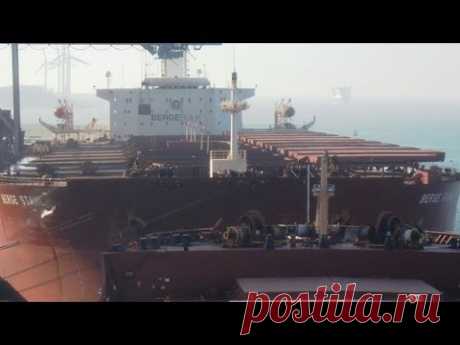 Manoeuvreren met de Berge Stahl in de Europoort.