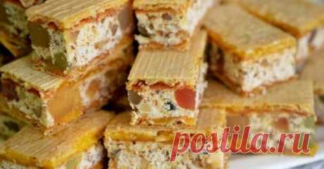 Торт «Нуга» из вафельных коржей - БУДЕТ ВКУСНО! - медиаплатформа МирТесен Сегодняшний рецепт всегда выручает меня, когда нет времени возиться с тестом, но хочется чего-нибудь вкусного к чаю. Я взяла за привычку держать про запас пачку вафельных коржей дома и особенно люблю делать из них торт с начинкой из нуги. В этом рецепте я очень люблю сочетать рубленые грецкие орехи