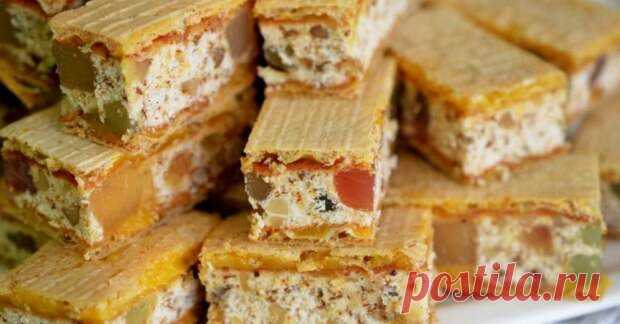 Торт «Нуга» из вафельных коржей - БУДЕТ ВКУСНО! - медиаплатформа МирТесен Сегодняшний рецепт всегда выручает меня, когда нет времени возиться с тестом, но хочется чего-нибудь вкусного к чаю. Я взяла за привычку держать про запас пачку вафельных коржей дома и особенно люблю делать из них торт с начинкой из нуги. В этом рецепте я очень люблю сочетать рубленые грецкие орехи