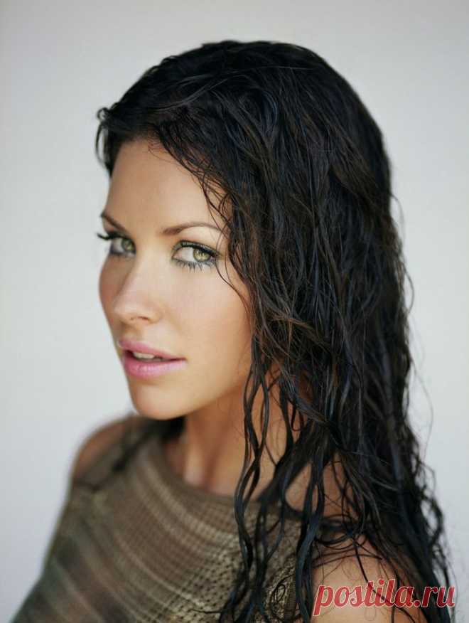 Эванджелин Лилли (Evangeline Lilly) в фотосессии Джека Гая (Jack Guy) для журналаItem (2004)