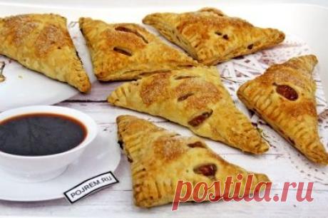 Пирожки из слоеного теста с яблоками - рецепт с фото