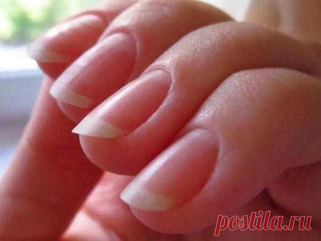 Отбеливание ногтей

Мел прекрасно отбеливает внутреннюю поверхность ногтя. Используйте щеточку для чистки ногтей мелом.