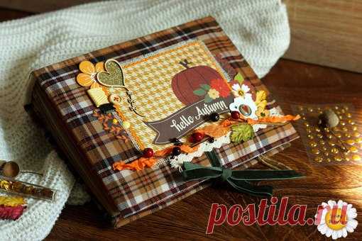 Осенний альбом «Hello Autumn!» 

С радостью показываем новый альбом мини-альбом форматом 15х20 см. для чудесных семейных фотографий с осенней фото-сессии. Внутри 7 разворотов, прочный тканевый переплет, различные открывашки/раскладушки, а также лисички, ёжики, и оранжевые тыквы! Настоящий праздник осени на страницах мини-альбома! 

Делаем работы на заказ