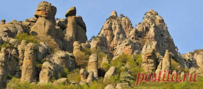 Долина привидений у подножья горы Демерджи