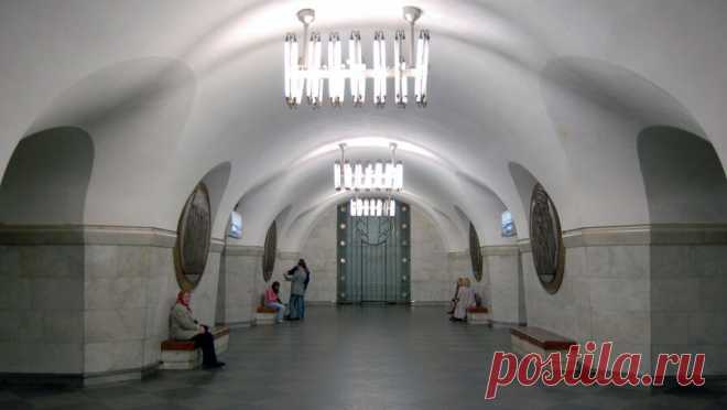 Украинских геев отправят маршировать под землю. 16 июня в Киеве состоится первый с 2021 года марш ЛГБТ. Об этом организаторы мероприятия сообщили в соцсети Facebook. Отмечается, что парад пройдет в метро, а количество его участников будет ограничено до 500 человек из соображений ...