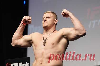 Британец Аспиналл назвал Павловича лучшим бойцом мира перед поединком в UFC. Британец Том Аспиналл назвал россиянина Сергея Павловича лучшим бойцом ММА перед поединком в UFC. «Он наносит правильные удары в правильное время. В UFC много бойцов, которые обладают такой же мощью, но у них нет тех результатов, которые есть у него: завершения в первых раундах и нокауты», — добавил Аспиналл.