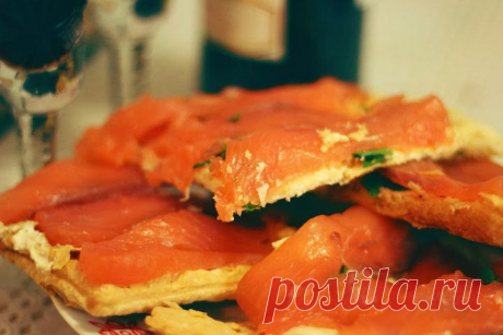 Foodclub — кулинарные рецепты с пошаговыми фотографиями - быстрая и легкая закуска к вину - лосось с творожным сыром и зеленью на слоеном тесте
