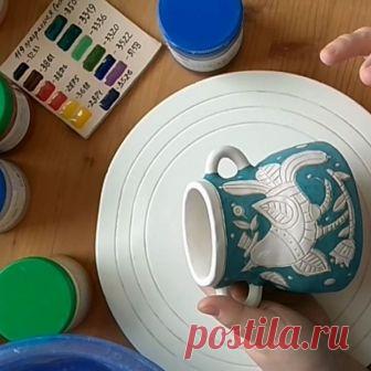 Hello my friends! It’s for my topic #вопросответпаньковская 
How I do outlines? And what I use for? You can see this process. You can use any glazes and any engobes. I wish you creative successes!
---------💖💖💖💖💖---------
Приветствую вас друзья!
Продолжаю рубрику  #вопросответпаньковская
Как я делаю контур?И чем?Процесс на видео,а краски могут быть любыми и ангобы и глазурь.Выбирайте на свое усмотрение.
На видео ваза покрашена ангобами и прошедшая утильный обжиг.
Творч...
