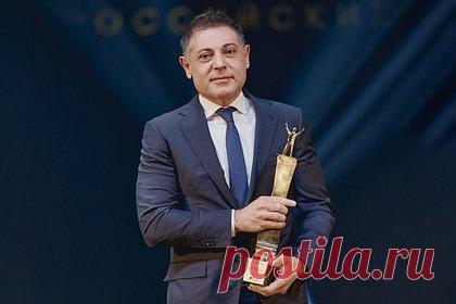 Глава «МегаФона» победил в номинации «Лучший высший руководитель в России». Ассоциация менеджеров признала генерального директора «МегаФона» Хачатура Помбухчана лучшим CEO страны. Он был удостоен награды рейтинга «Топ-1000 российских менеджеров» — лучший высший руководитель.