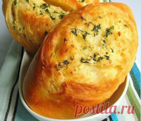 Пирожки с сыром и чесноком