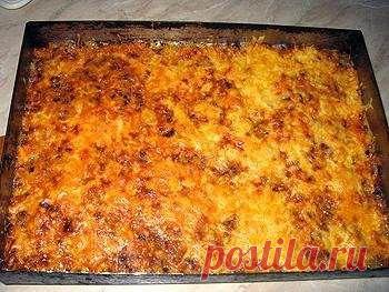 Мясная солянка под сырной корочкой | LolaModa женский онлайн журнал
- Отварная говядина – 200 гр.;

- Ветчина – 50 гр.;

- Язык — 70 гр.;

- Сосиски – 60 гр.

- Капуста – 1 кг;

- Масло – 40 гр.;

- Бульон – 110 мл;

- Огурцы соленые – 80 гр.;

- Лук – 40 гр.;

- Томатная паста — 50 гр.;

- Морковь -35 гр.;

- Сыр – 110 гр.;

- Маслины – 120 гр.;

- Сметана – по вкусу;

- Специи.