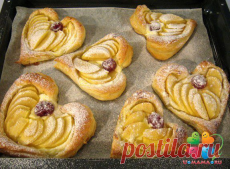 Слоеные сердечки с яблоками
