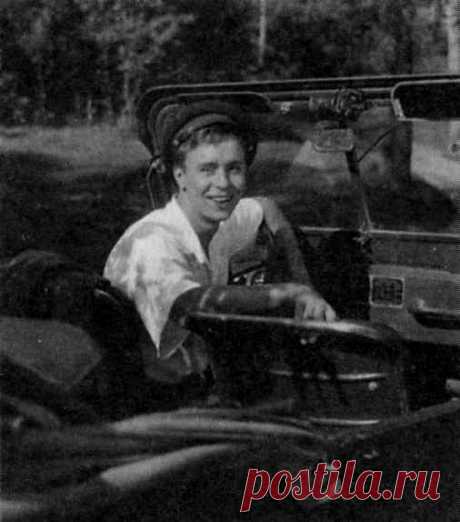Олег Борисов