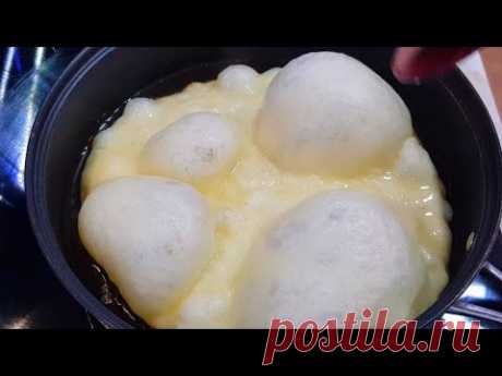 Долго искала ЭТОТ рецепт! Добавьте ЕГО в тесто! Самые Нежные и  вкусные ЛЕПЕШКИ на сковороде!ИНГРЕДИЕНТЫ. 
ТЕПЛАЯ ВОДА 300МЛ
ЛУК 1ШТ
ЗУБЧИК ЧЕСНОКА.
ДРОЖЖИ 1Ч.Л
СОЛЬ 1СТ.Л 
САХАР 3СТ.Л
МУКА 600 - 700Г
рас.масло 20 г