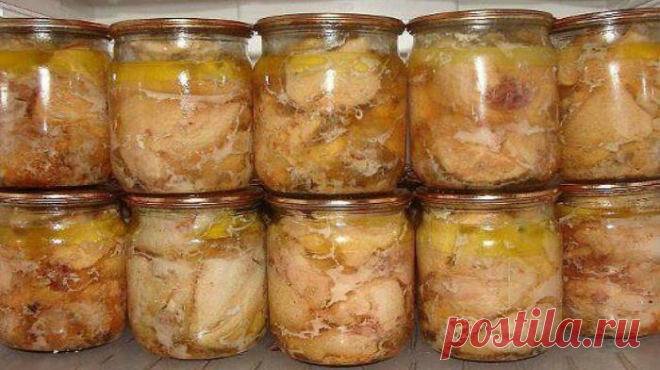 Вкуснейшая домашняя тушенка из курицы Домашняя тушенка из курицы придет на помощь, когда нужно быстро приготовить мясное блюдо, поэтому хотя бы пару баночек в запасе надо иметь.