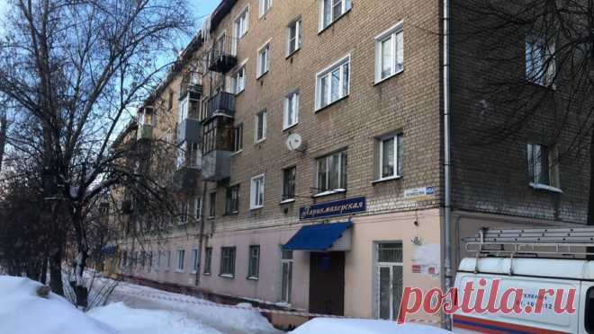 Ребенок попал в больницу после падения наледи с крыши дома в Иванове. В Иванове 13-летняя школьница госпитализирована после падения на нее наледи с крыши жилого дома. Об этом сообщает пресс-служба прокуратуры региона. Инцидент произошел днем 30 января во дворах жилых домов по улице Кузнецова в Иванове. ...