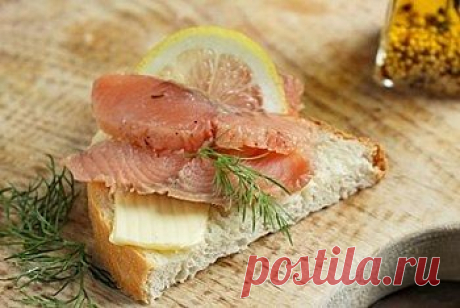Как засолить горбушу - рецепт с пошаговыми фото / Меню недели