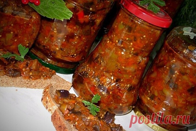 из баклажанов без уксуса
Очень вкусный салат, по вкусу напоминает кабачки с грибами и очень хорошо хранится зимой, хотя готовится без уксуса. 
Для приготовления понадобится:
• Баклажаны - 4 кг.; 
• Болгарский перец - 1 кг.; 
• Морковь - 1,5 кг.; 
• Лук репчатый ,1,5 кг.; 
• Томатная паста - 250 гр.;
• Соль - 3 стол. ложки; 
• Сахарный песок - 2 стол. ложки; 
• Растительное масло - 250 гр.
Приготовление: 
1. Все овощи хорошенько вымыть, очистить.
2. Баклажаны нарезать кубик...