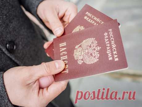 Что означают цифры в паспорте под фотографией, его серия и номер Цифры, буквы и символы в паспорте под фотографией 📸 представляют собой машиночитаемую запись и означают 🖌 сведения о документе и его владельце. Серия и номер удостоверения личности позволят определить регион и дату выдачи.