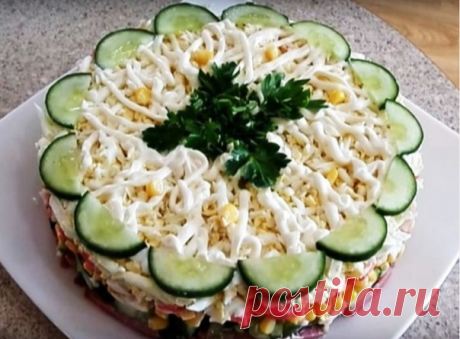 Салат с крабовыми палочками, свeжим огурчиком и кукурузой

Ингрeдиенты:
огурeц свежий — 70 гр
колбаса — 0,3 кг
Показать полностью…