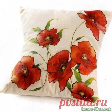 Декупаж на ткани. Подушка Источник
Для работы нам понадобятся:

однотонная наволочка (желательно хлопковая или льняная, но многим удается декупаж и на шелке, новичкам лучше не рисковать);
салфетка с изображением (желательно тр…