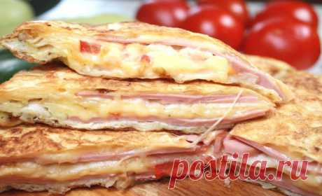 Вкуснейший завтрак для ленивых! Положила на сковороду и через 10 минут можно кушать! Поверьте, это так вкусно!