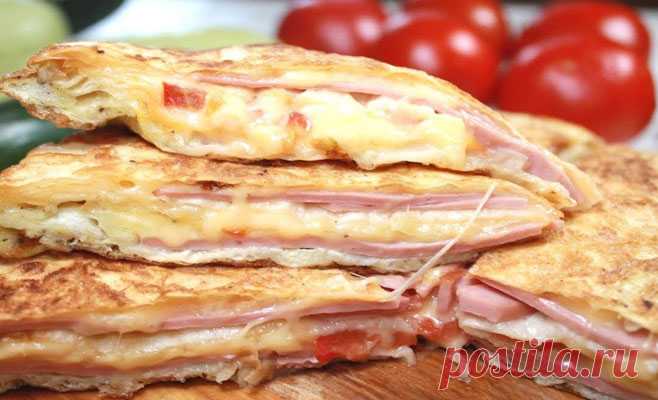 Вкуснейший завтрак для ленивых! Положила на сковороду и через 10 минут можно кушать! Поверьте, это так вкусно!