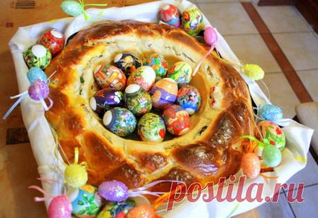 Пасхальный венок – кулинарный рецепт с фото, как приготовить на Вкусно Дома Пасхальный венок. Готовим дома вкусный сдобный пасхальный венок. Простой рецепт приготовления пасхального венка. Как приготовить пасхальный венок с цукатами и изюмом.
