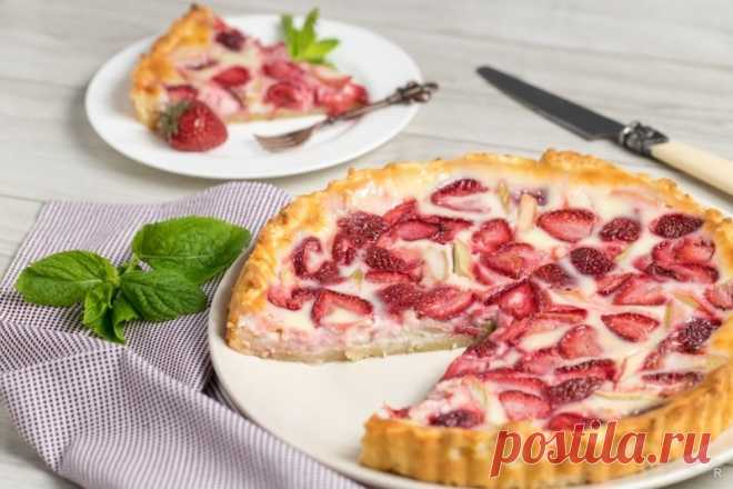Песочный пирог с клубникой и сметанной заливкой: рецептов этого лакомства существует не мало, рассмотрим лучшие из них