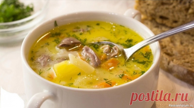 Сырный суп с куриными сердечками! Ингредиенты картофель - 4-5 шт. морковь - 1 шт. репчатый лук - 1 шт. куриные сердечки - 600 гр. сливочный сырок - 100 гр. лапша - 50-100 гр. соль перец . Куриные сердечки хорошо промойте, разрежьте на две части, чтобы убрать из них все кровяные...