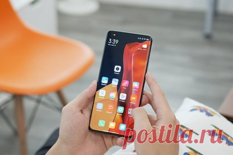 Названа стоимость нового дешевого смартфона Xiaomi в России. Компания Xiaomi назвала стоимость нового смартфона Redmi 12C. На российском рынке дешевая модель, имеющая 3 гигабайта оперативной и 64 гигабайта встроенной памяти, обойдется минимум в 9490 рублей. Старшая версия, получившая 4 гигабайта оперативной и 128 гигабайт встроенной памяти, оценена в 11 490 рублей.