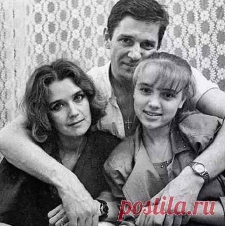 В 74-м году Ирина Алферова родила дочь в Болгарии. Кем стала спустя 45 лет и как выглядит сегодня | Femmie