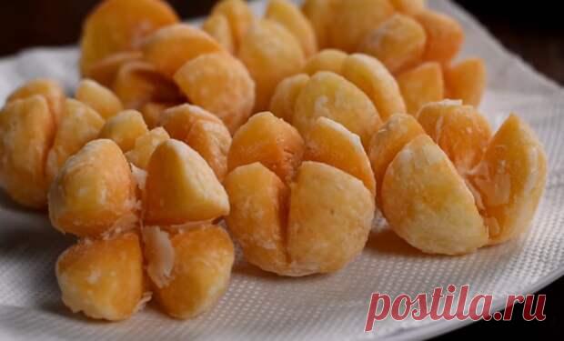 Золотистые картофельные шарики — самая необычная закуска из картошки - Будет вкусно - 6 мая - 43811970716 - Медиаплатформа МирТесен Каждый любитель картофеля фри обязательно должен попробовать необычную закуску. Сделать такую закуску довольно просто, получается она очень необычной и вкусной! А внешний вид блюда, без сомнения, всех удивит. Для приготовления понадобится: картофель — 200 гр; соль — 1 ч.л; яйцо — 1 шт; сыр — 75 гр; - 6 мая - 43811970716 - Медиаплатформа МирТесен