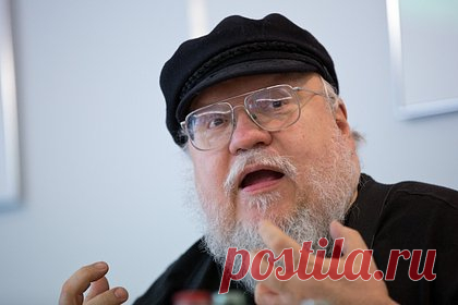 Джордж Мартин сообщил о приостановке работы над спин-оффами «Игры Престолов». Джордж Р. Р. Мартин рассказал, что реформы в Warner Bros. Discovery повлияли на спин-оффы сериала «Игра престолов». Он отметил, что работа над некоторыми спин-оффами по мотивам шоу была приостановлена. Названий проектов писатель не уточнил. Всего Мартин работает над шестью спин-оффами, включая сериал о Джоне Сноу.