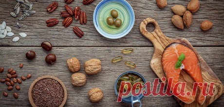 Мифы о жирах: пора перестать считать калории | Lifestyle.com.ua Ученые и диетологи несколько лет назад полностью реабилитировали жиры, но многие до сих пор с опаской относятся к этому компоненту пищи. Одних пугает калорийность продуктов с высоким содержанием жиров, другие опасаются, что жирную пищу необходимо исключить из меню во время диеты. Миф 1:  Употребление жирных продуктов ведет к набору веса Безусловно, если регулярно есть продукты с высоким содержанием жиров в бол...