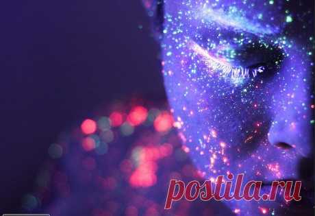 Знания, способности и высокий коэффициент интеллекта не создают гения. Это делают сосредоточение, храбрость, настойчивость и постоянная работа, наряду с честностью, позволяя прикоснуться к вашему духовному потенциалу гения. Стремитесь к совершенству, и пытайтесь жить, используя наивысшие возможности.