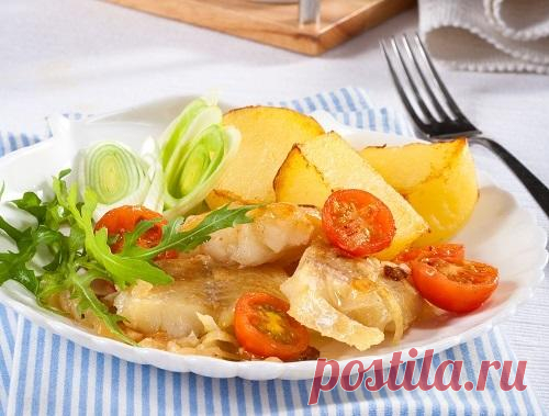 Рыбное филе с помидорами черри и репчатым луком