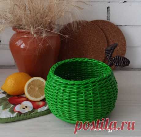 Корзинка из газетных трубочек