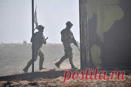 В Белоруссии появился новый зенитный ракетный полк. В Белоруссии появился новый зенитный ракетный полк. Об этом в Telegram сообщила пресс-служба Министерства обороны республики. 23 марта сформированную воинскую часть в городе Лунинец посетит министр обороны страны Виктор Хренин. Ранее сообщалось о подготовке в республике отряда народного ополчения.