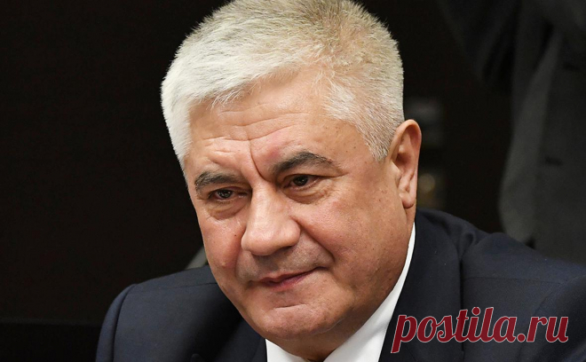 Глава МВД наградил школьника за спасение сестры от незнакомца. Министр внутренних дел Владимир Колокольцев вручил почетную грамоту МВД 11-летнему школьнику из Стерлитамака, который не позволил незнакомому мужчине увести свою младшую сестру.