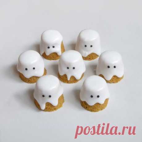 Pumpkin ghost cakes.: de By Szarin | We Heart It