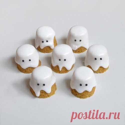 Pumpkin ghost cakes.: de By Szarin | We Heart It
