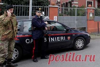 Турист на Maserati въехал в известную лестницу и оказался под угрозой тюрьмы. Туристу, повредившему испанскую лестницу знаменитой церкви Тринита-деи-Монти в Риме, пригрозили тюремным заключением. Житель Саудовской Аравии в мае 2022 года проехал по лестнице на арендованной Maserati Levante и повредив ступени. Ущерб от действий путешественника власти Италии оценили в 50 тысяч евро.