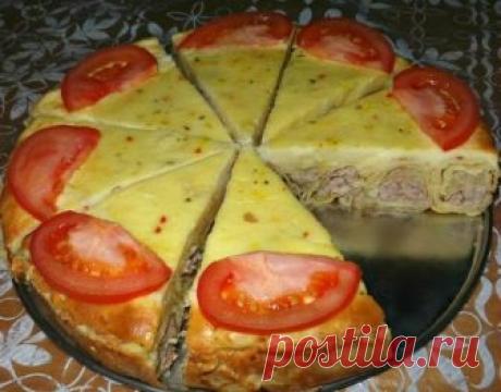 Блинная «улитка»с мясным фаршем, в сметанной заливке, вкуснятина...
Ингредиенты для теста:яйцо – 2 штуки;молоко – 2 стакана;мука – 1 стакан;сахар – 1 ложечка;соль – ¼ ложечки;мягкий маргарин – 50 грамм.
Первым делом, готовим тесто на блинчики. Взбиваем яйца в блендер…