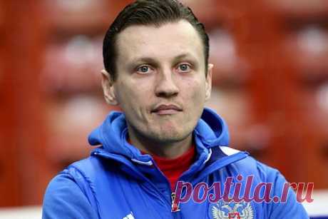 В сборной России оценили решение футболиста «Динамо» выступать за Грузию. Главный тренер молодежной сборной России по футболу Михаил Галактионов оценил решение игрока «Динамо» Сабы Сазонова выступать за Грузию. Специалист назвал поведение защитника неприемлемым. Он отметил, что 15 сентября Сазонов был вызван в российскую сборную, однако не прибыл в расположение команды.