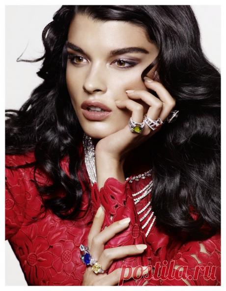 Кристал Ренн (Crystal Renn) в фотосессии Марка Абрахамса (Mark Abrahams) для журнала Vogue Germany (ноябрь 2012)